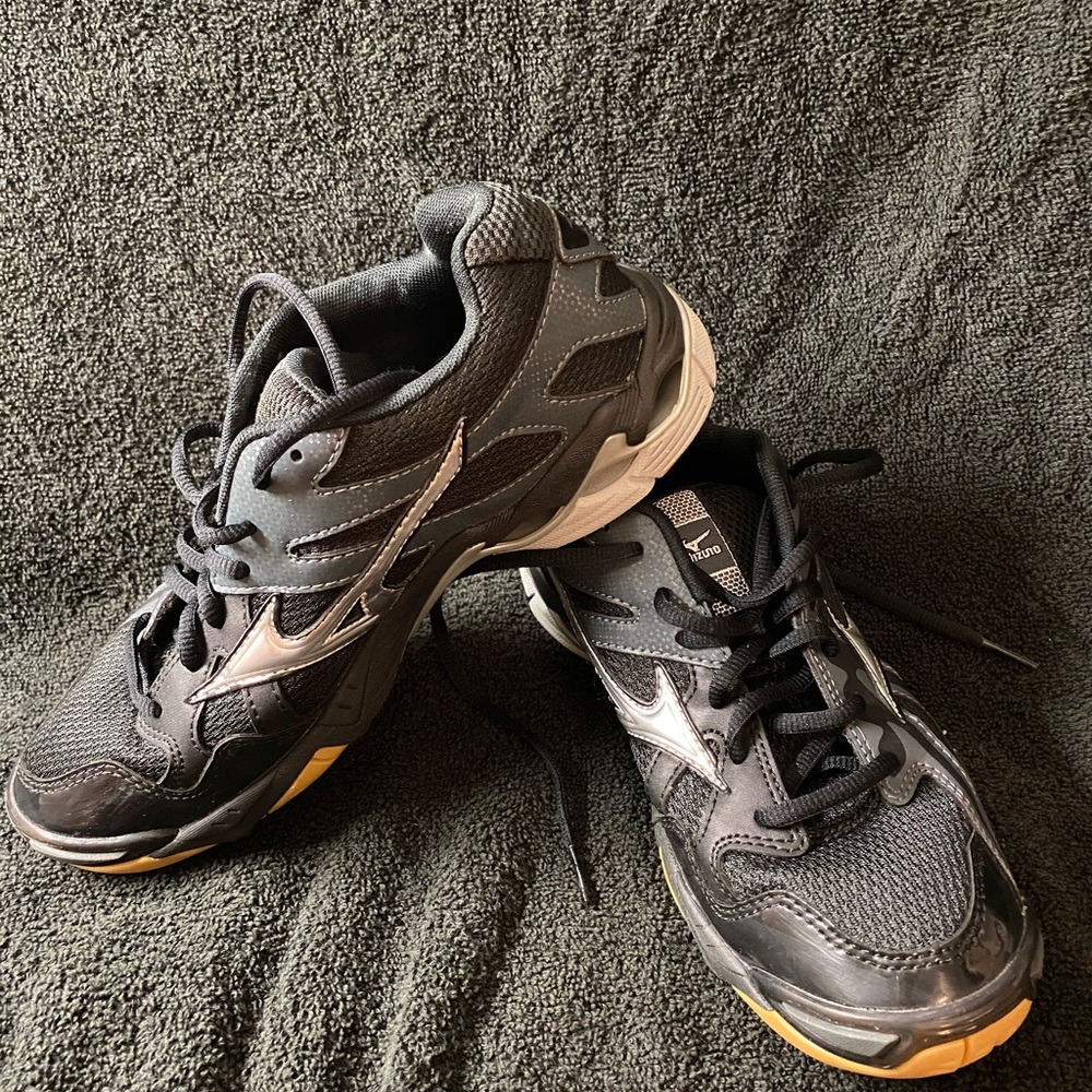 Women’s Mizuno Volleyball Shoes